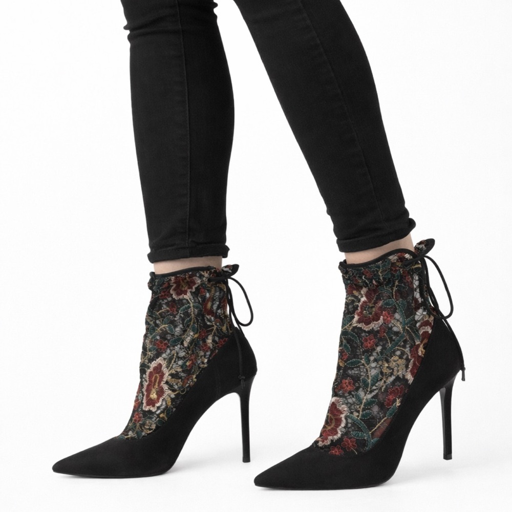[Zara] Floral Embroidered Heels